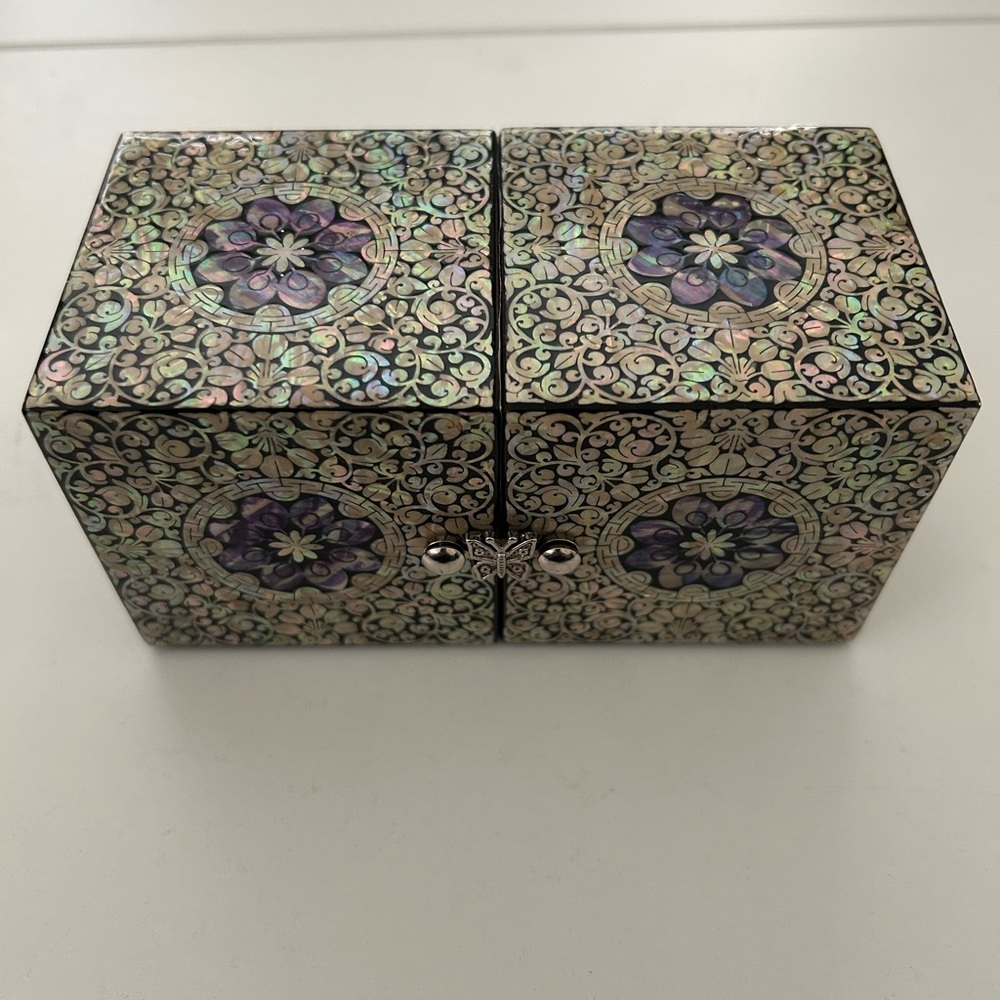 Mother-of-Pearl Lacquered Cube Jewelry Box